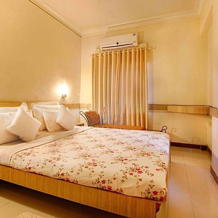 فندق Parth Residency أحمد أباد المظهر الخارجي الصورة