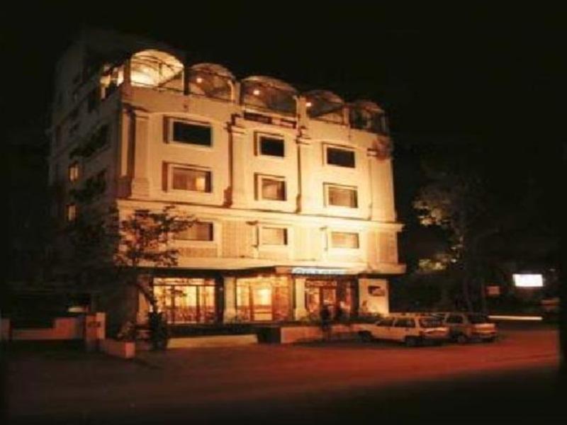 فندق Parth Residency أحمد أباد المظهر الخارجي الصورة