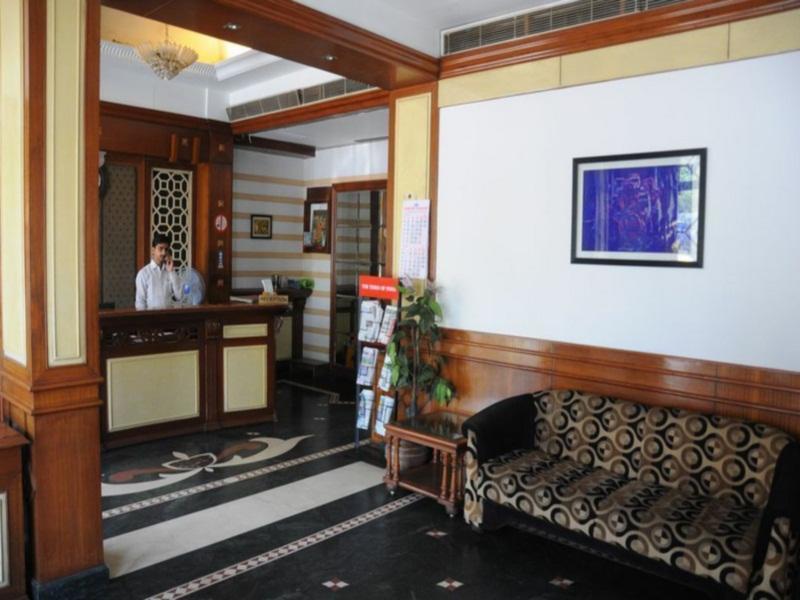 فندق Parth Residency أحمد أباد المظهر الخارجي الصورة