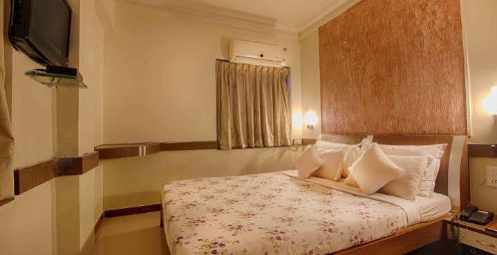 فندق Parth Residency أحمد أباد المظهر الخارجي الصورة