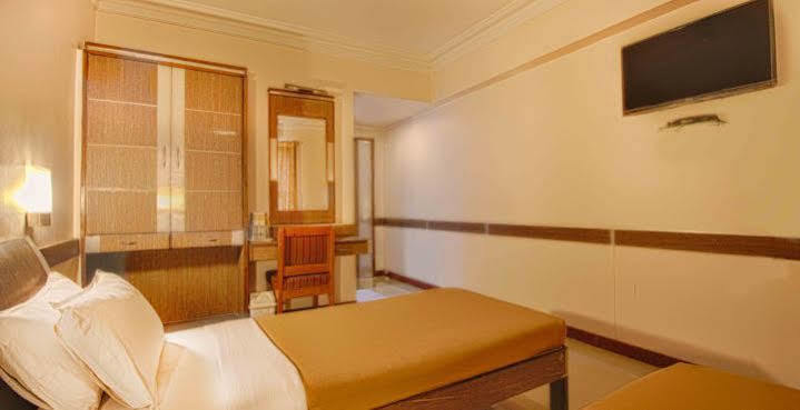 فندق Parth Residency أحمد أباد المظهر الخارجي الصورة