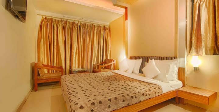 فندق Parth Residency أحمد أباد المظهر الخارجي الصورة